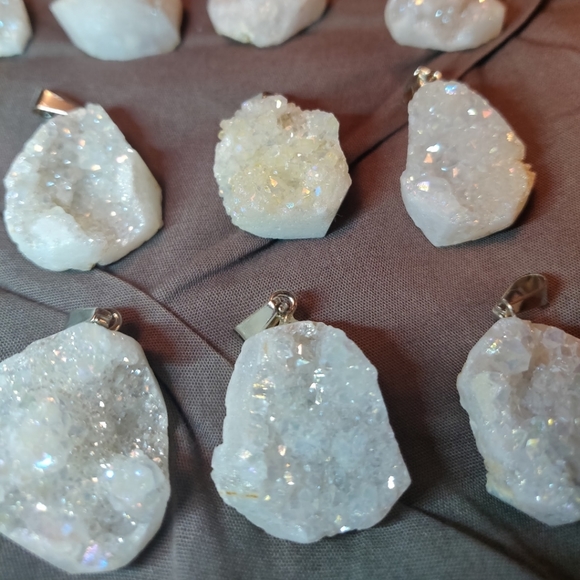 Natural 🤍 Crystal 🤍 Quartz Geode Necklace - Picture 2 of 6